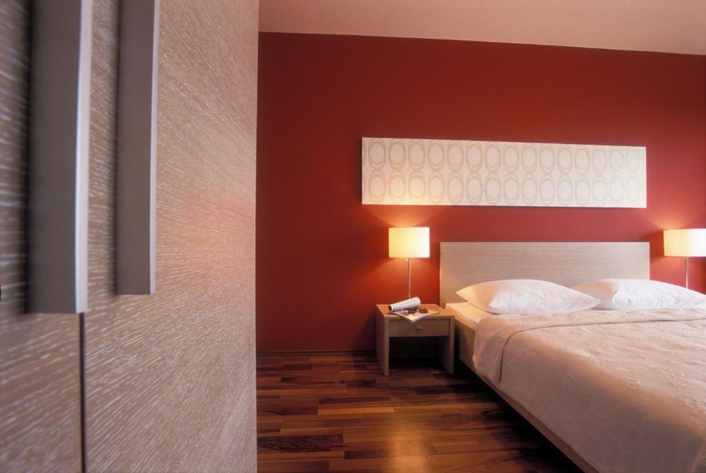 Schreiners Berghof Hotell Hartberg Rum bild